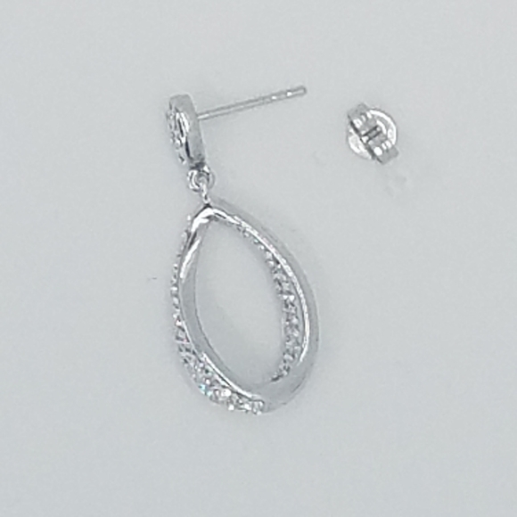 📌SOLD📌 CHRYSTINA EARRINGS💙 - Picture 6 of 9